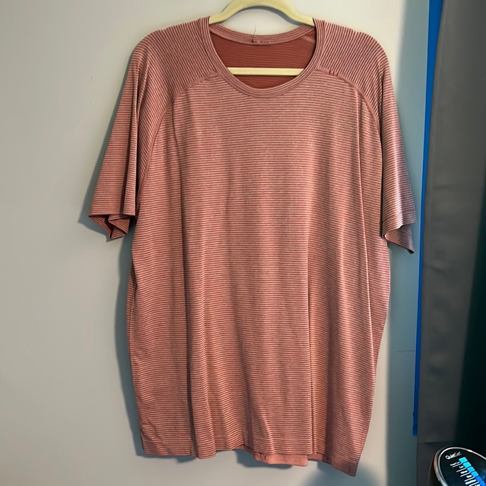 Lululemon t shirt